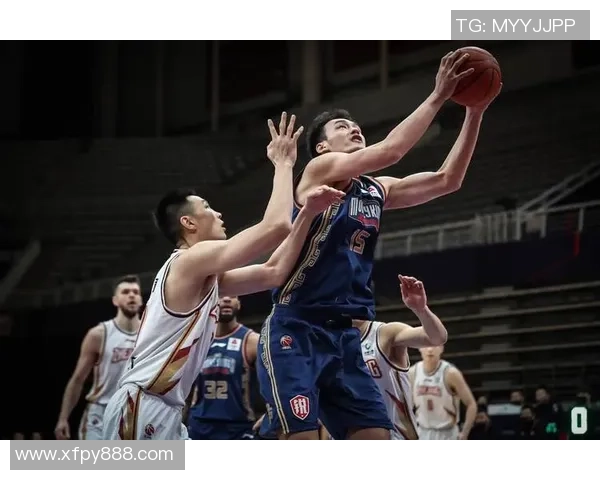 南京篮球队在全国锦标赛积分榜上以53分稳居第一位置,表现抢眼 南京篮球队在全国锦标赛积分榜上以53分稳居第一位置,表现抢眼