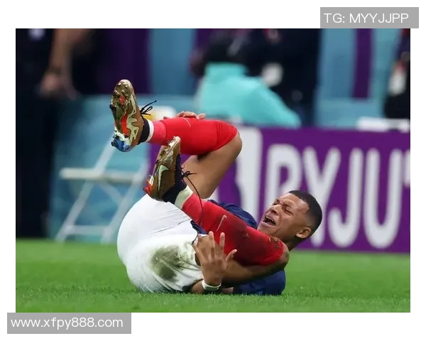 足球明星意外绊倒儿子引发热议网友纷纷围观评论事件背后故事 足球明星意外绊倒儿子引发热议网友纷纷围观评论事件背后故事